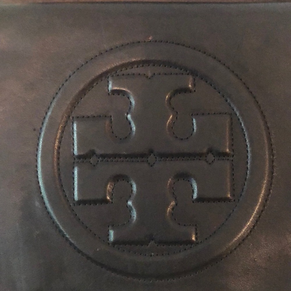 Tory Burch Bomb Reva - Black with Gold chain - Picture 3 of 9